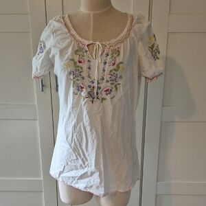 Magazine White Cotton Babydoll Style Blouse Puff Sleeves Floral Embroidery Sz M